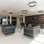 Westotel - Paris Val-d'oise 4* تافيرني