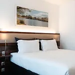 فندق Westotel - Paris Val-d'oise تافيرني