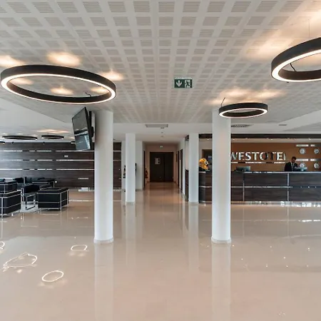 Westotel - Paris Val-d'oise Hotel 4*