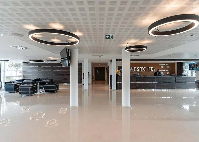 Westotel - Paris Val-d'oise Hotel 4*